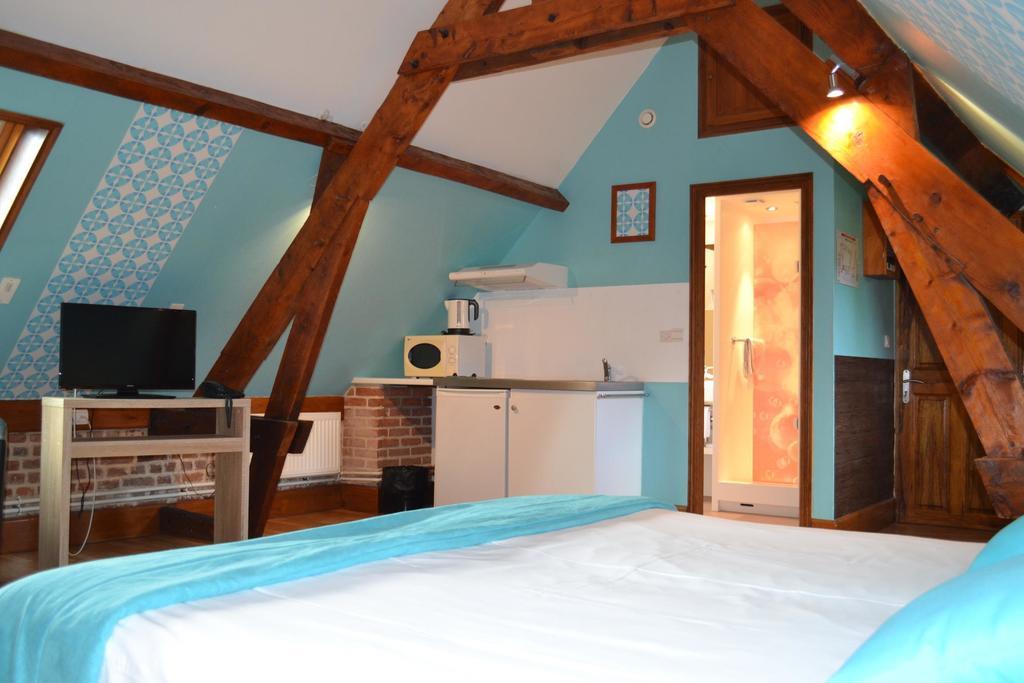 Le Domaine Des Cigognes Hotel Ennevelin Quarto foto