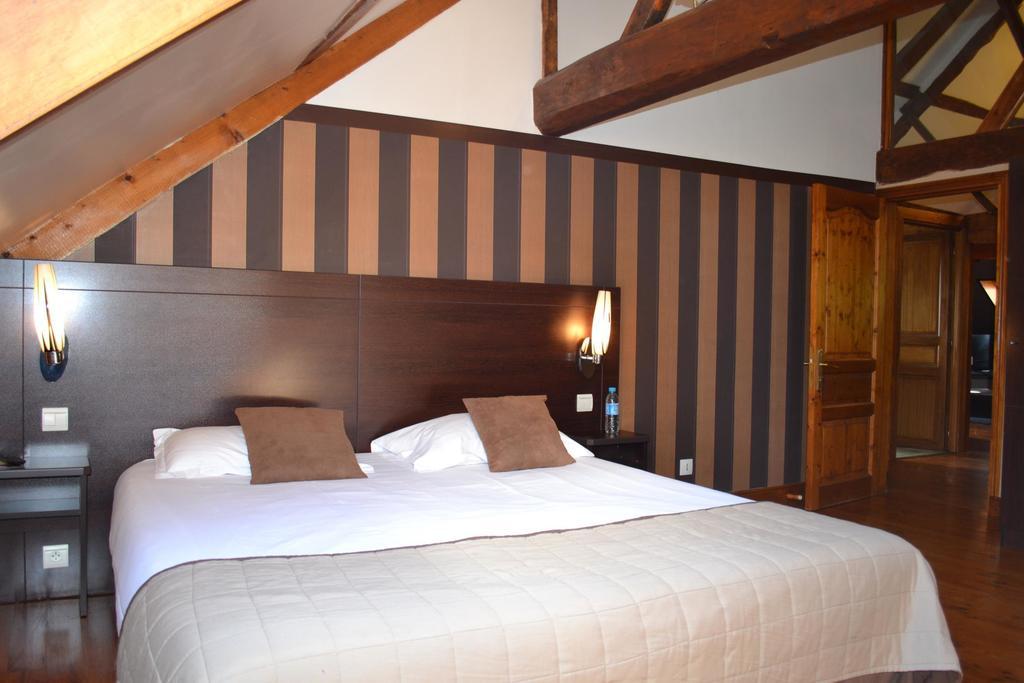 Le Domaine Des Cigognes Hotel Ennevelin Quarto foto